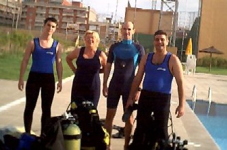 Javier, Mila, Alberto y Jesús. Futuros buceadores.